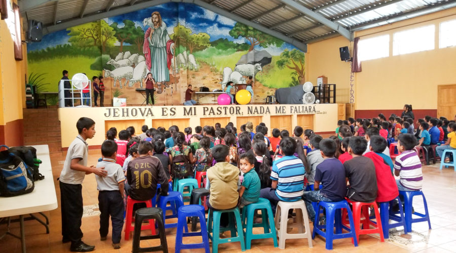 Feeding the Children of Campos de Suenos